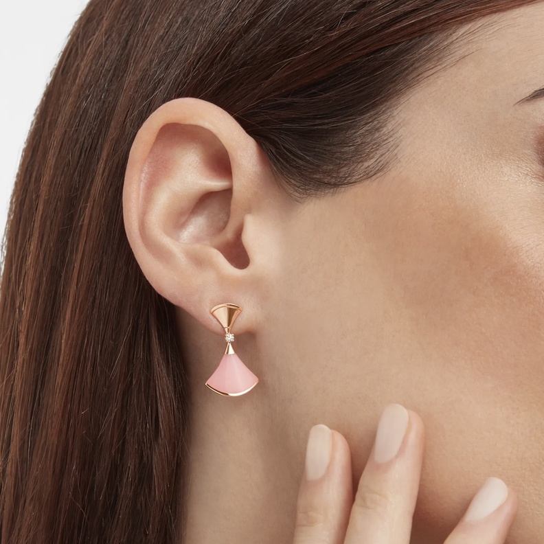 أقراط زهرية مميزة من بولغاري