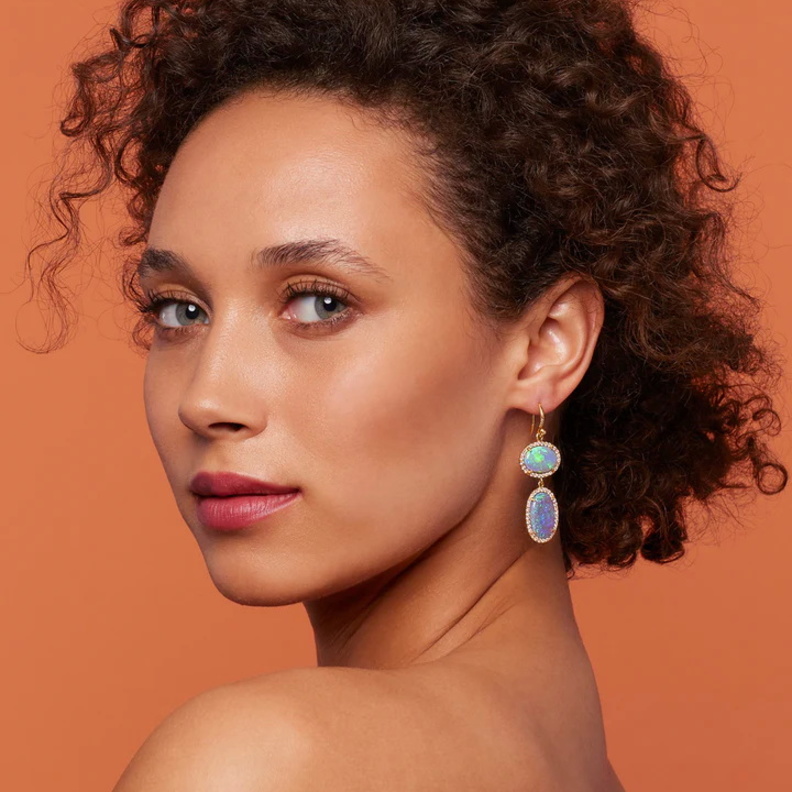 أقراط A KIND PAVÉ DOUBLE DROP من Irene Neuwirth