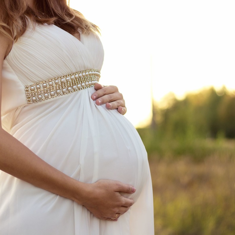 أين يكون رأس الجنين في الشهر الثامن