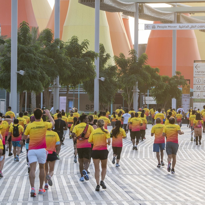 إكسبو دبي تعلن تنظيم 10 سباقات جري ليلية.. تجربة جديدة وأجواء خيالية