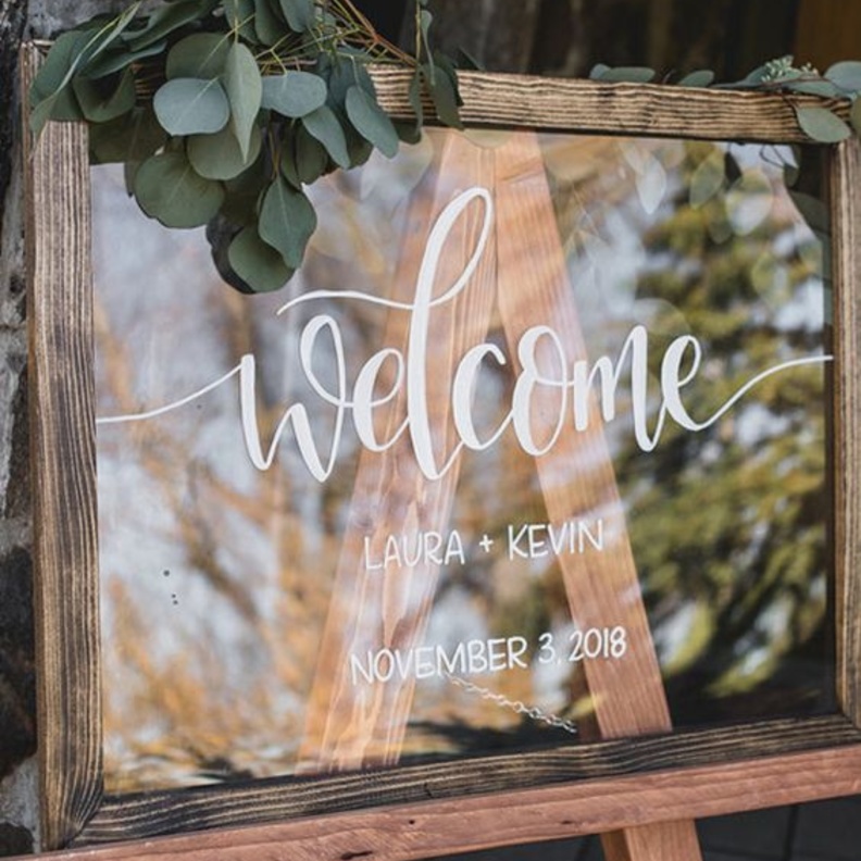 استخدمي المرايا الزجاجية للترحيب بضيوف حفل الزفاف