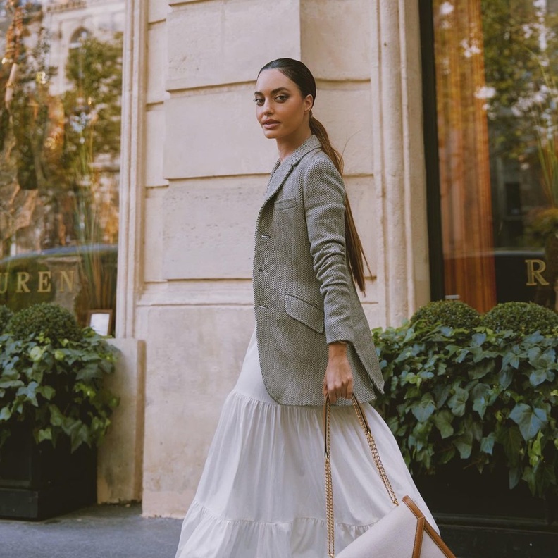 جاكيت البليزر وأفكار عصرية لتنسيقه على طريقة كارن وازن