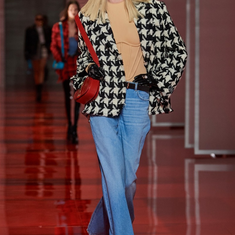 5 أفكار لتنسيق الجينز الـflare