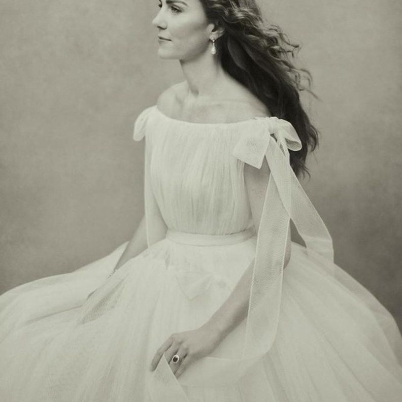 من ملكات القرن السادس عشر إلى Met Gala... علاقة وثيقة بين العائلات الملكية والموضة 