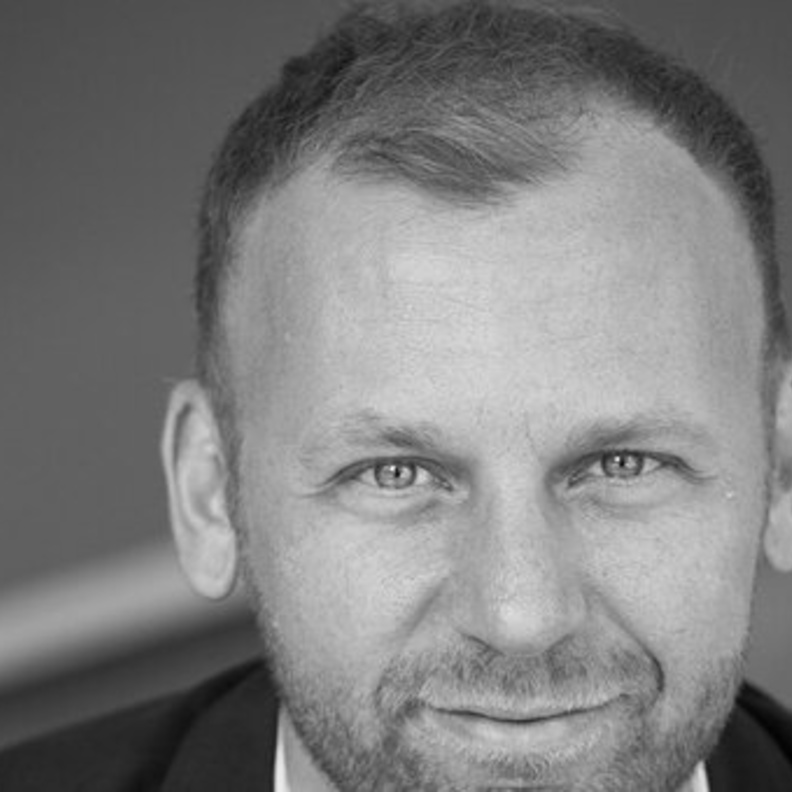 "بوراك شاكماك" يلقي الضوء على المحاور الاستراتيجية لهيئة الأزياء خلال مبادرة مستقبل الاستثمار FII