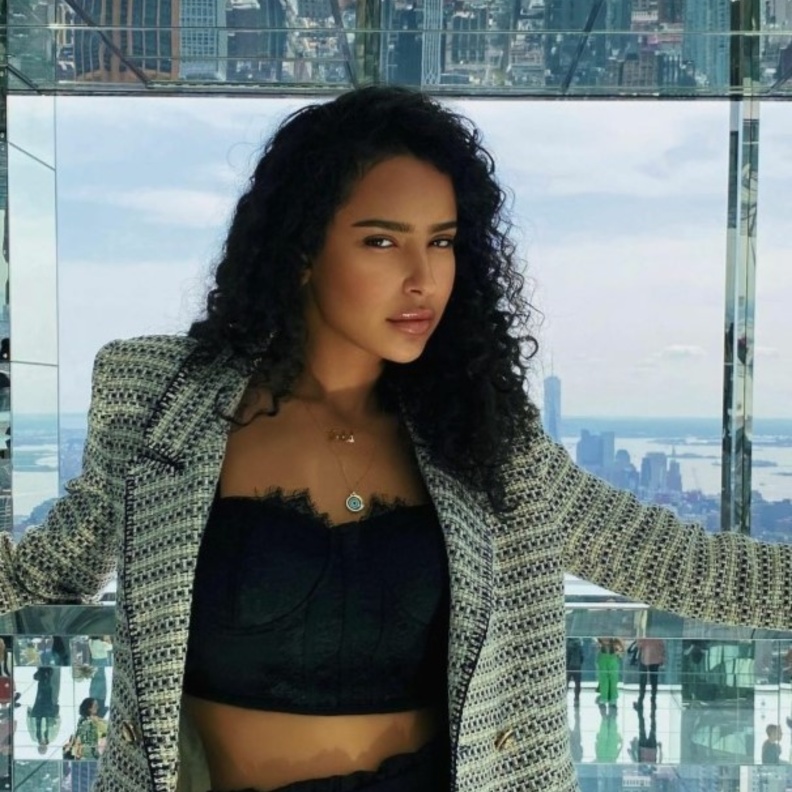 تعرفوا على عارضة الأزياء السعودية المرموقة "خلود عادل"