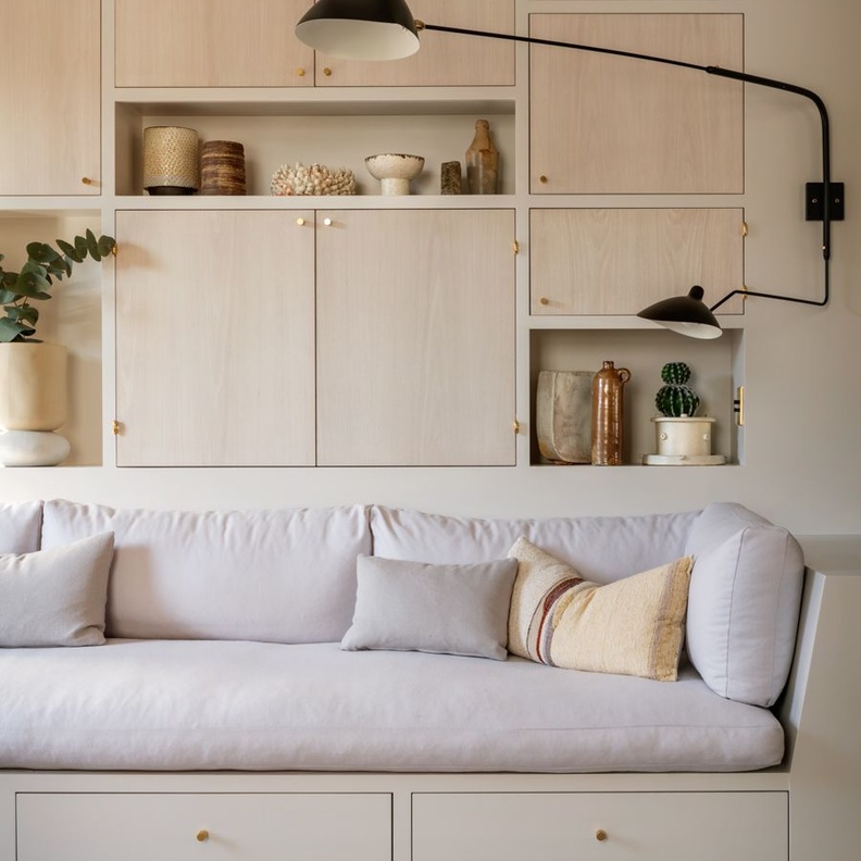 تصميم كنب مع دروج للتخزين