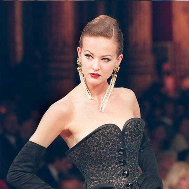 الكورسيه عبر التاريخ... من مثير للجدل إلى مصدر إبداعات مصممي الأزياء