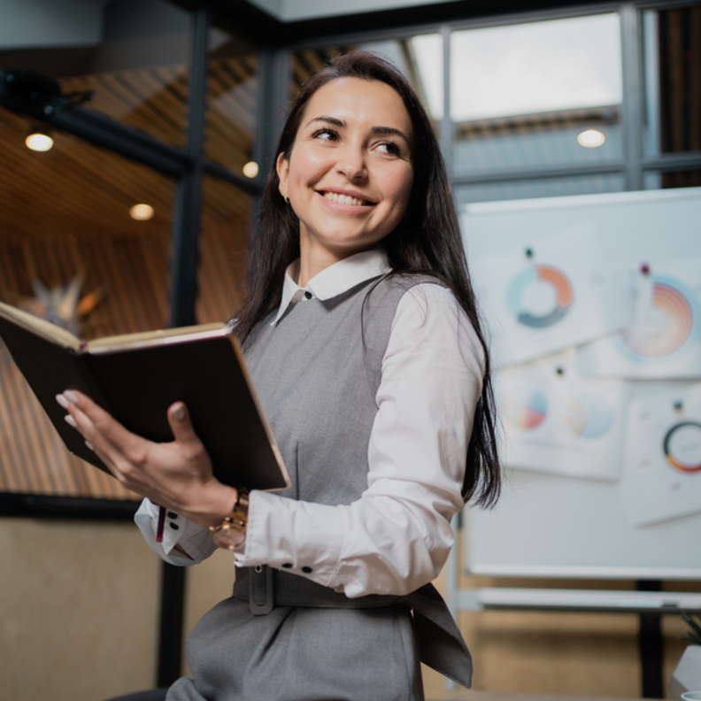 حبك للتطوير وتنمية مهاراتك وتعزيز مهارات احد التصرفات التي تدل على انك متصالحة مع شكلك الخارجي