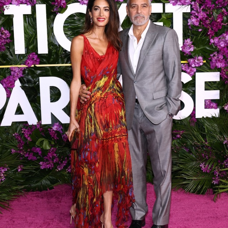 إطلالات أمل كلوني بفساتين السهرة