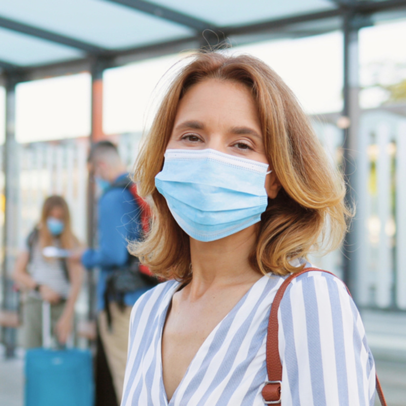 الصحة السعودية توصي بإرتداء الكمامات للوقاية من متحور كورونا XBB .. فما هو