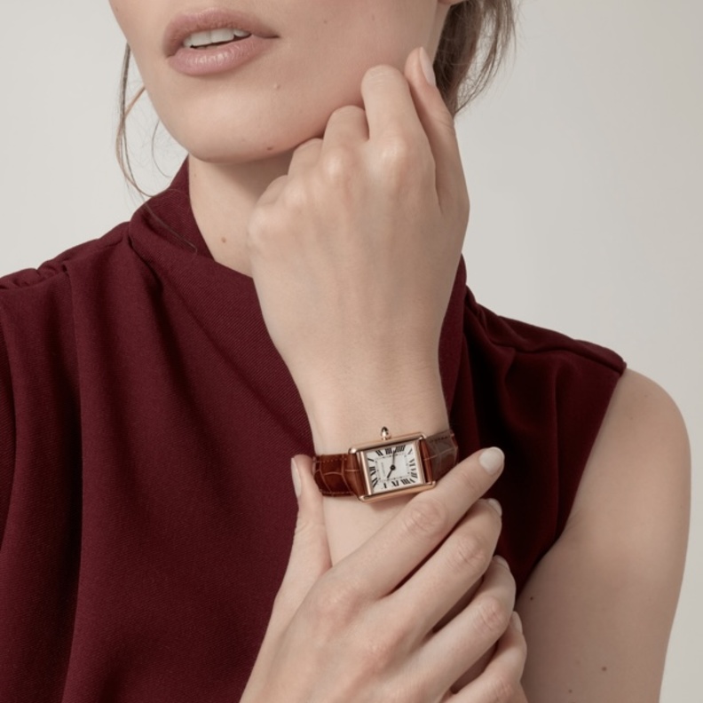 ساعة بنية فخمة من كارتييه