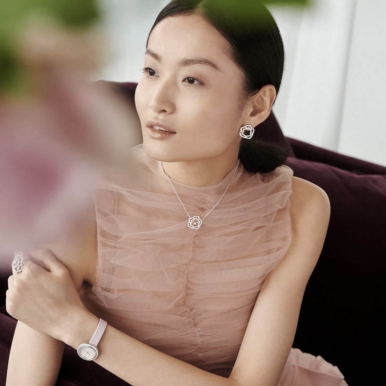 ساعة بياجيه بميناء وردي فخم