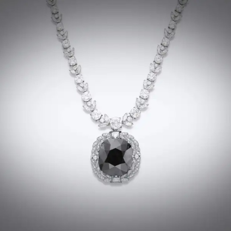 صورة لماسة أورلوف كما عرضتها دار كريستيز