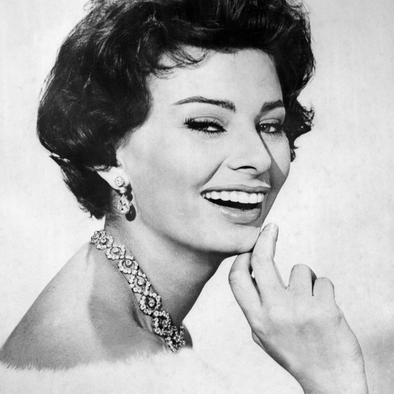 علاجات طبيعية استخدمتها أيقونات الجمال لعلاج مشاكل بشرتهن ..إليك طرق تطبيقها