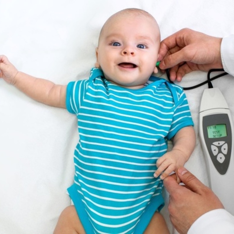 علامات ضعف السمع عند الأطفال الرضع