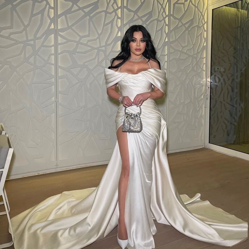 فساتين باللون الابيض انستقرام @haifawehbe