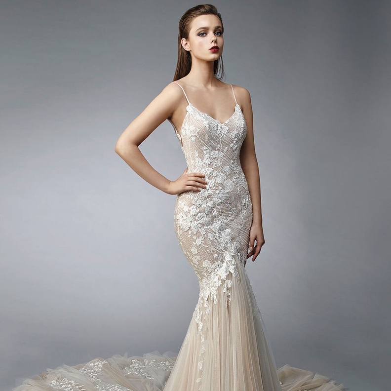 فساتين زفاف باللون الذهبي للعروس العصرية