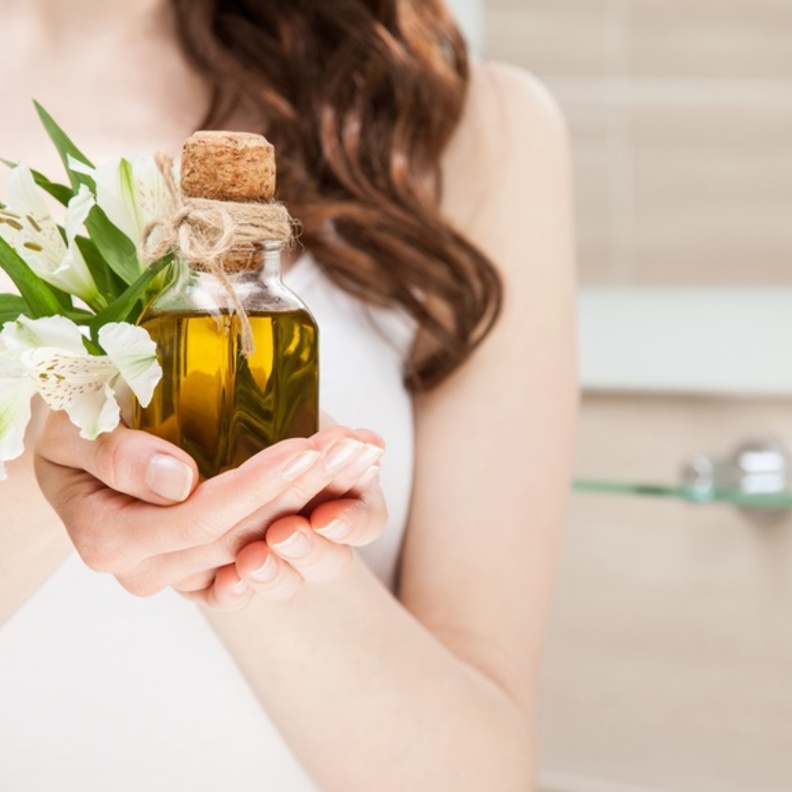 فوائد زيت القرطم الصحية والجمالية