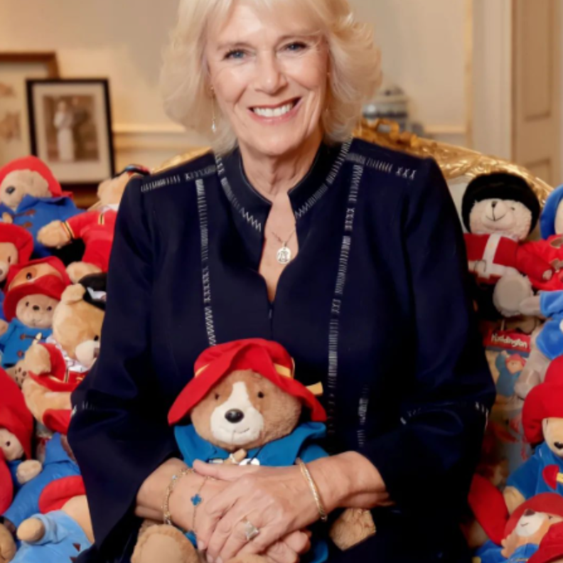 هدية غريبة.. قصر باكنغهام يتبرع بالدب المفضل لملكة بريطانيا الراحلة لجمعيات رعاية الأطفال