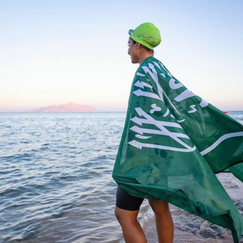 مريم بن لادن أول عربية وسعودية تسبح من المملكة إلى مصر