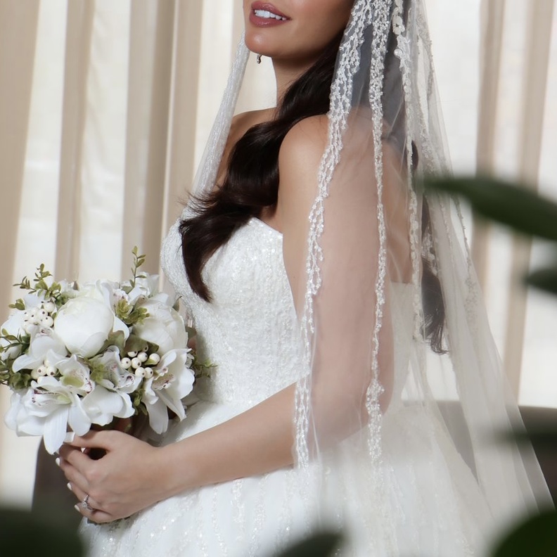 مسكة العروس إضافة أساسية في إطلالة العروس