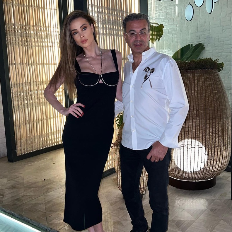 نادر صعب يكبر انابيلا هلال بعشرين عاما