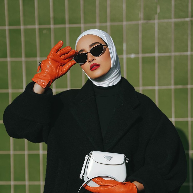 أفكار لتنسيق النظارات الشمسية مع الحجاب من وحي اطلالات الفاشينيستا 