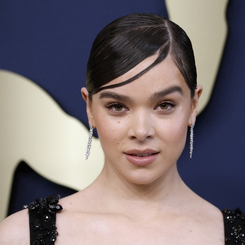 تسريحات شعر مميزة للوجه البيضاوي للمرأة الشابة من اختيارات  Hailee Steinfeld