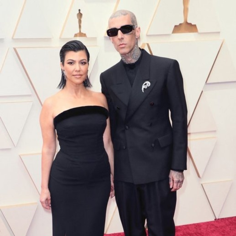 كورتني كارداشيان وترافيس باركر