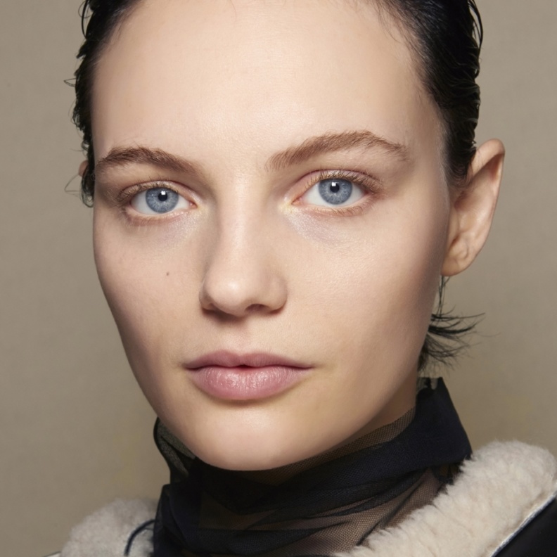 أفكار لترطيب البشرة والتخلص من الحبوب وآثارها