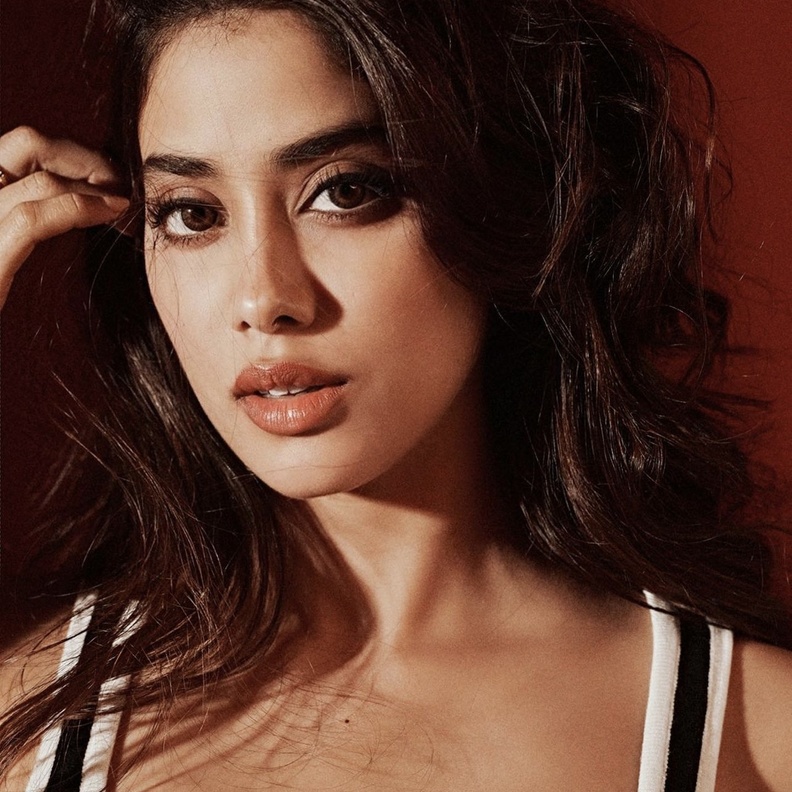 ألوان ظلال عيون للخريف تعتمدها Janhvi Kapoor - الصورة من حسابها على انستغرام