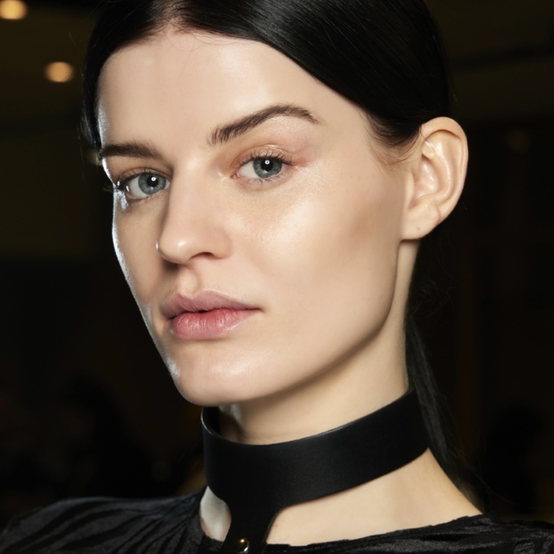 التقشير بالقهوة يضفي إشراقة على البشرة