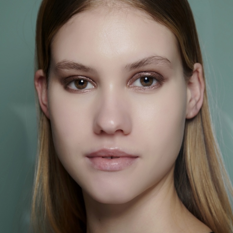 تجنبي ترك الرؤوس البيضاء لأنها تسبب بندوب عميقة بالبشرة