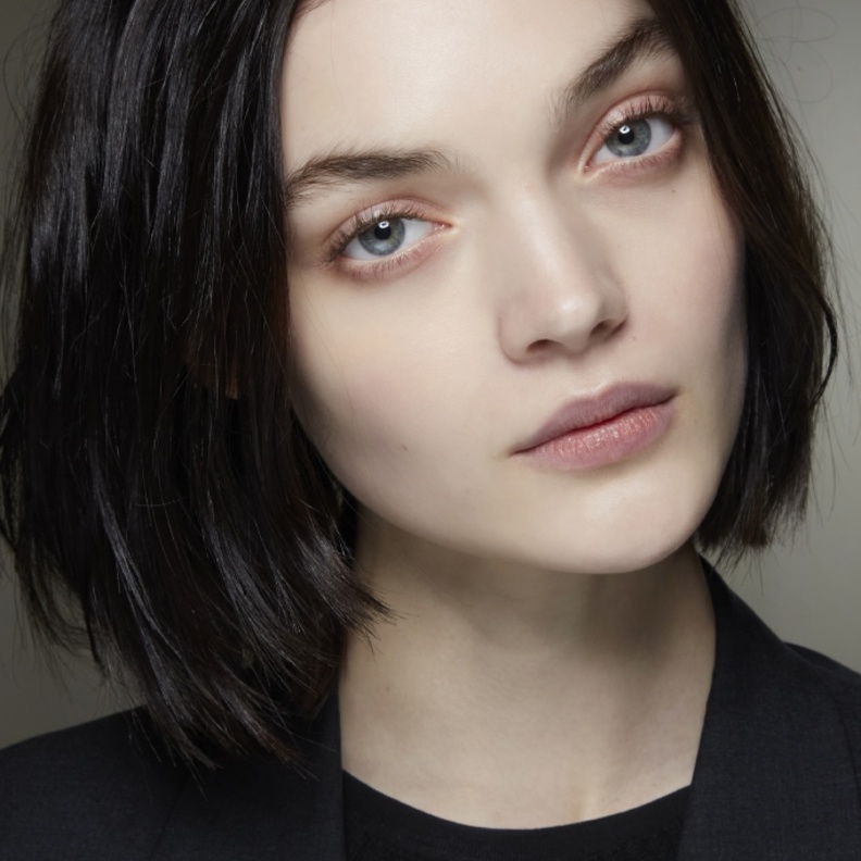 تطبيق الكريمات الليلية تساعد في إحتباس الرطوبة داخل الجلد