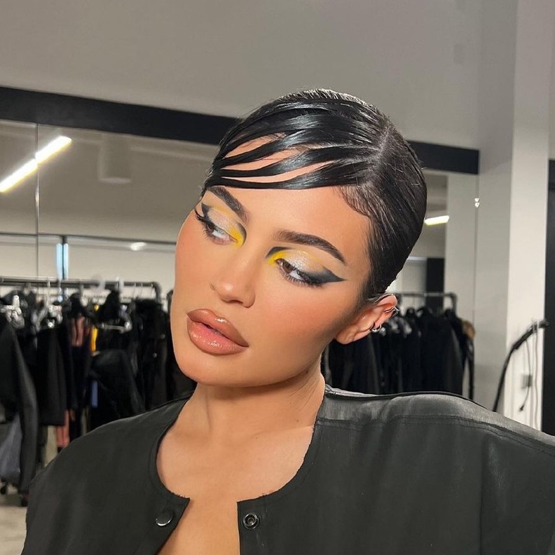 نصائح ذكية لتطبيق مكياج باتمان الجديد بأسلوب كايلي جينر  - الصورة من حسابها على انستغرام