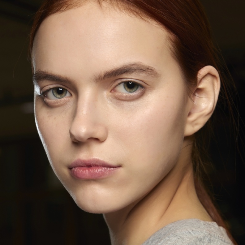 نصائح طبيعية لتوريد الشفايف وتقشيرها