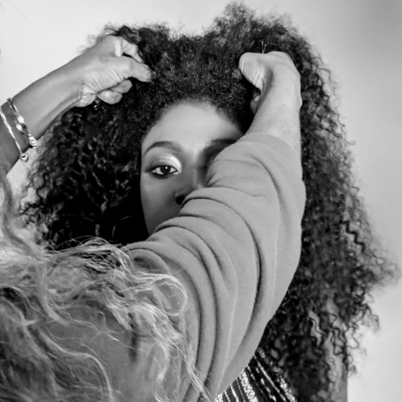 يجب حماية الشعر من أدوات التمليس والتجفيف