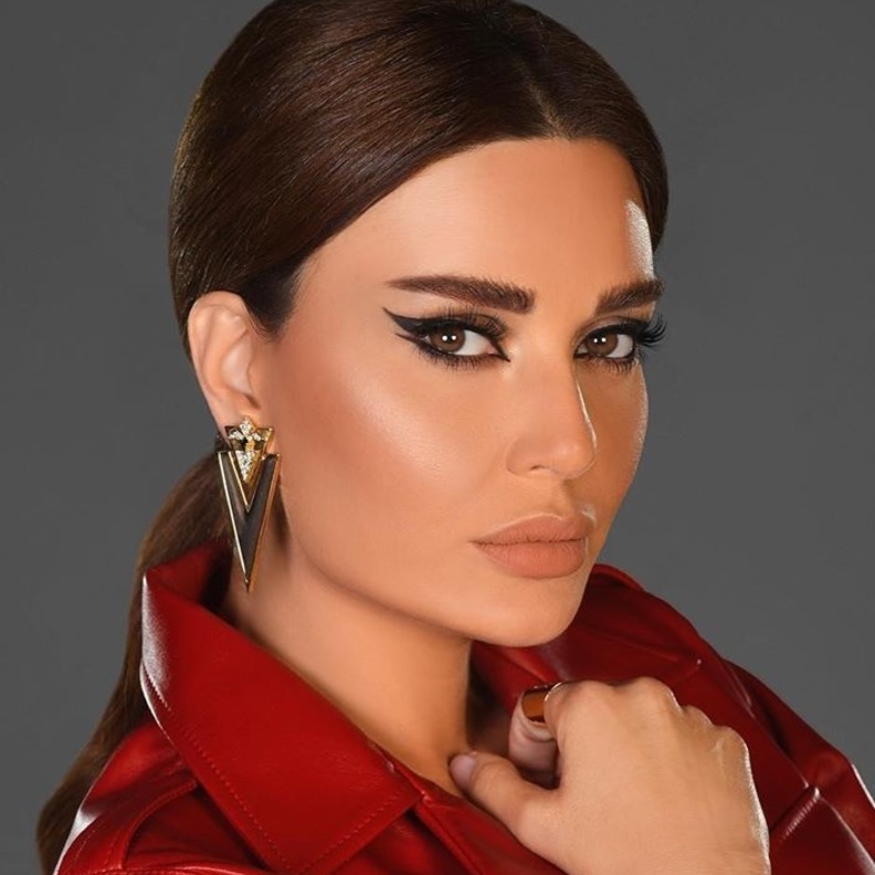 رسمات مكياج تليق بالعيون اللوزية بأسلوب سيرين عبد النور