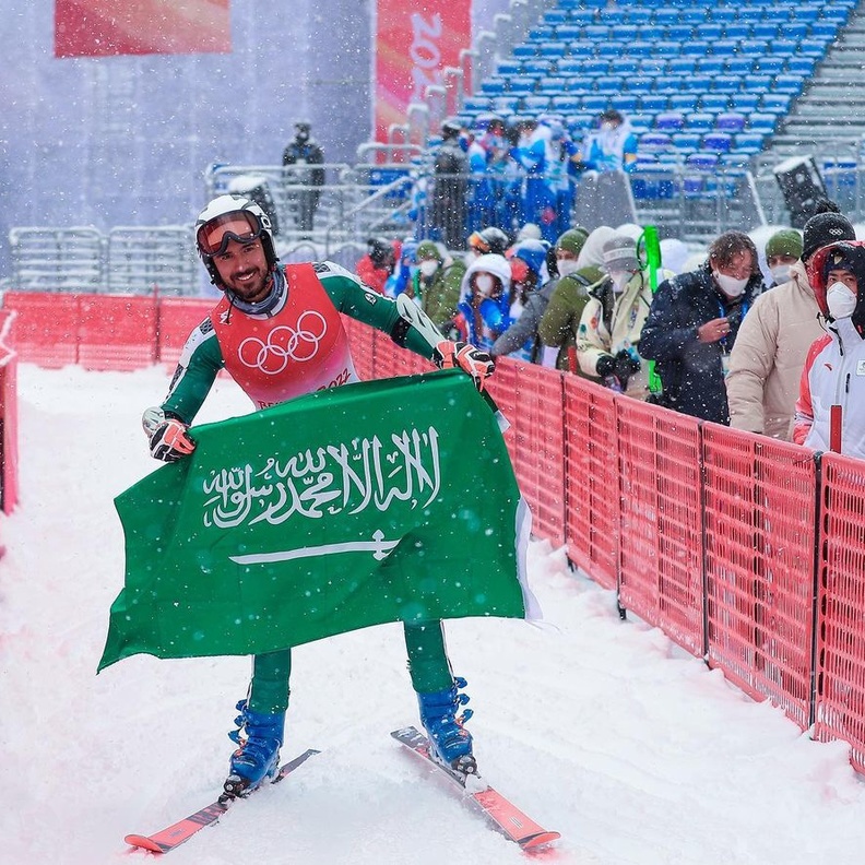 كل ما تريدين معرفته عن نجم المنتخب السعودي للرياضات الشتوية فائق عابدي