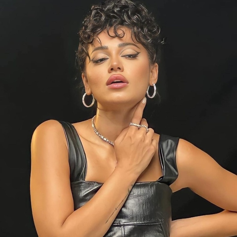 رحمة رياض بإطلالة جمالية جريئة في أغنية كأس العالم 2022 Light The Sky