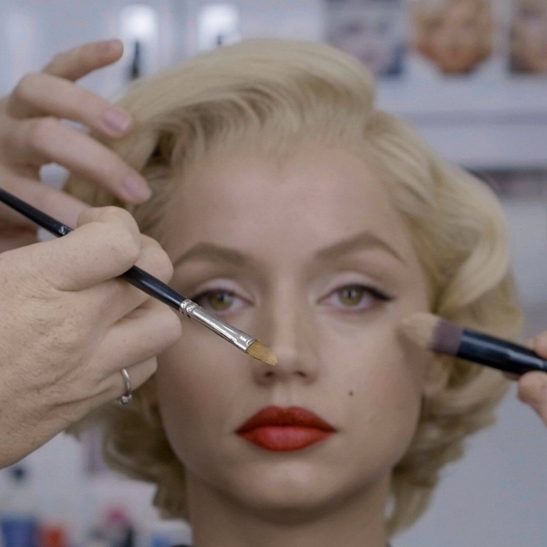 آنا دي أرماس في كواليس فيلم "Blonde"