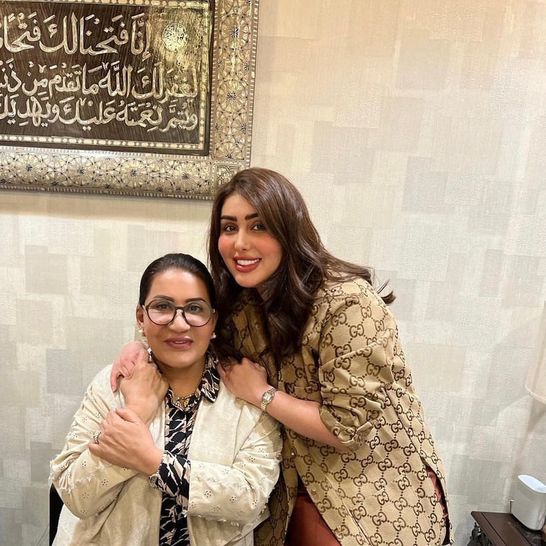 سعاد عبدالله وهنادي الكندري