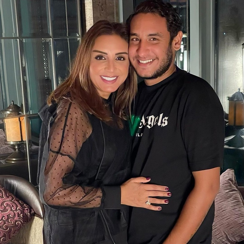 أنغام وابنها عمر عارف