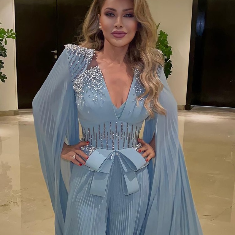 جمبسوت أزرق لافت من تصميم باسيل سودا