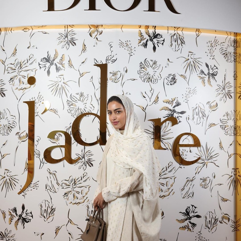 "هي" و"ديور بيوتي" تحتفيان بالعطر الأيقوني J’adore Parfum D’eau في "هي هَب" في الرياض 