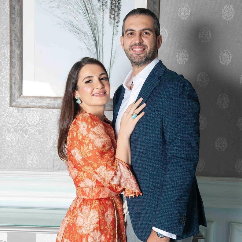 أسبوع حافل بالرومانسية لثنائيات النجوم وشام الذهبي بجلسة تصوير دافئة مع زوجها  ..10 صور