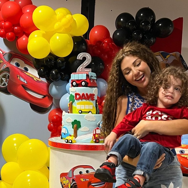 ميريام فارس وابنها