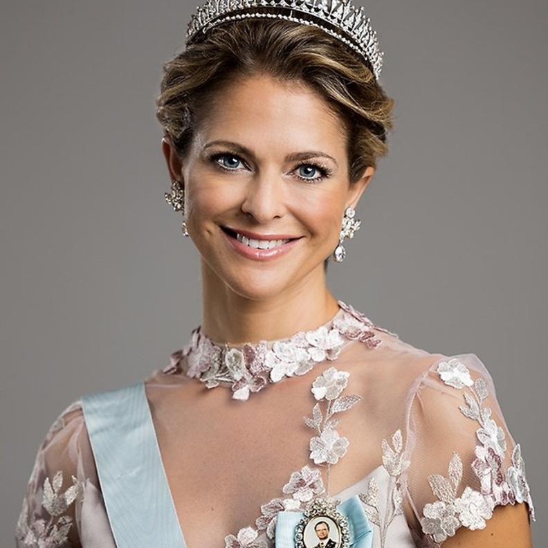 قطع مجوهرات لا مثيل لها تألق بها أبناء ملكات وملوك أوروبا