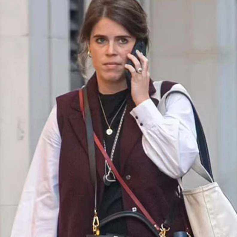  الأميرة يوجين تعود إلى عملها في معرض فني في لندن